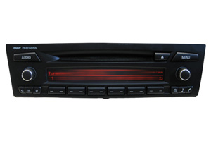 BMW 1 E87 - Pixelfehler CD Radio Professional vor der Reparatur